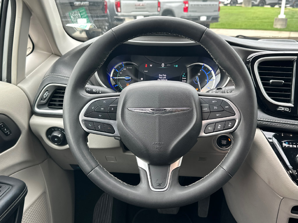 Used 2024 Chrysler Pacifica Limited FWD image 24