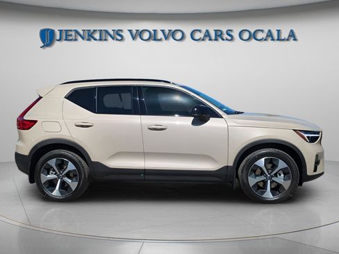 New 2026 Volvo XC40 B5 Plus image 2