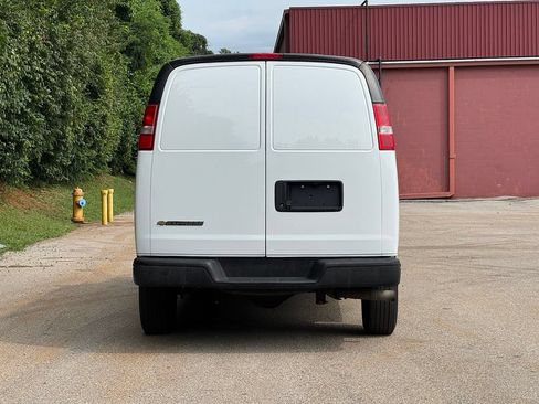 Used 2017 Chevrolet Express 2500 RWD image 6
