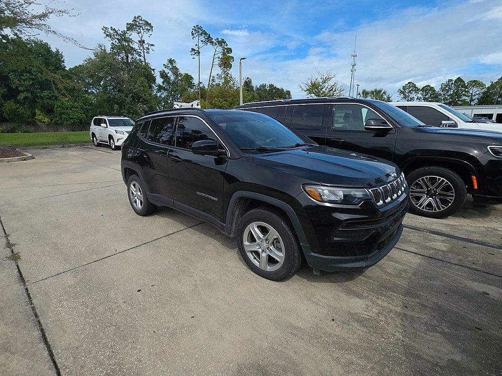 Used 2023 Jeep Compass Latitude w/ Convenience Group AWD/4WD image 35