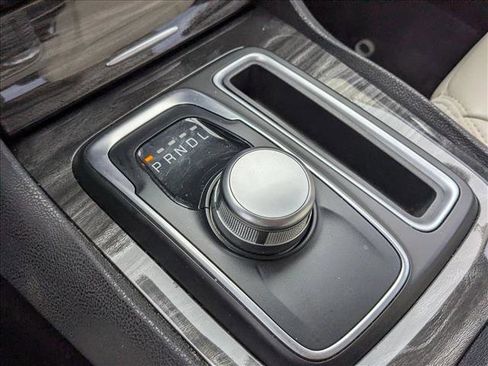 Used 2017 Chrysler 300 Limited image 12