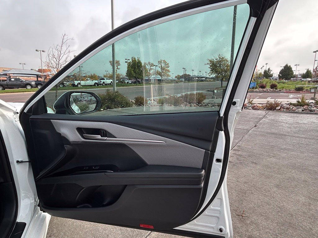 Used 2026 Toyota Camry SE FWD image 29