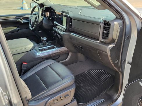 Certified 2024 Chevrolet Silverado 1500 LTZ AWD/4WD image 9