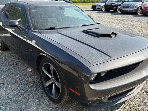 Used 2015 Dodge Challenger R/T RWD image 4