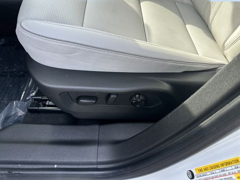 Certified 2025 Buick Envision Avenir image 12