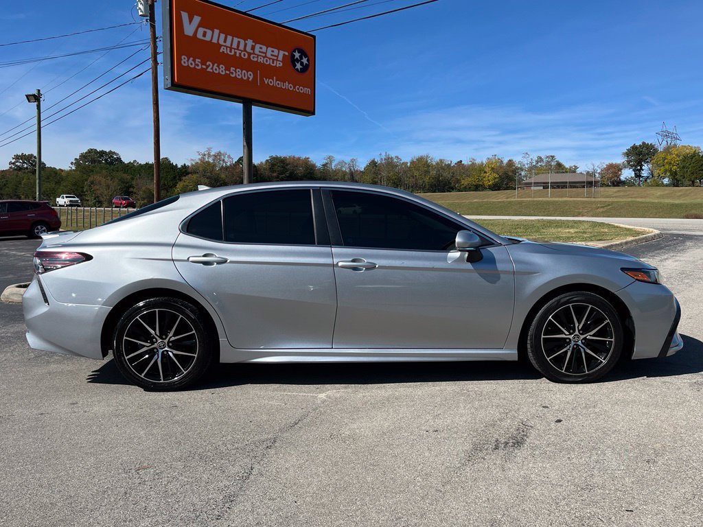 Used 2022 Toyota Camry SE FWD image 13