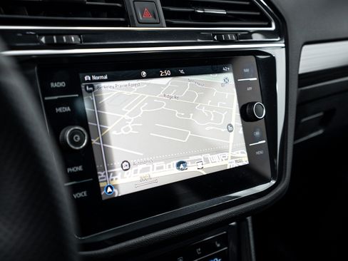 Used 2024 Volkswagen Tiguan SEL R-Line image 15