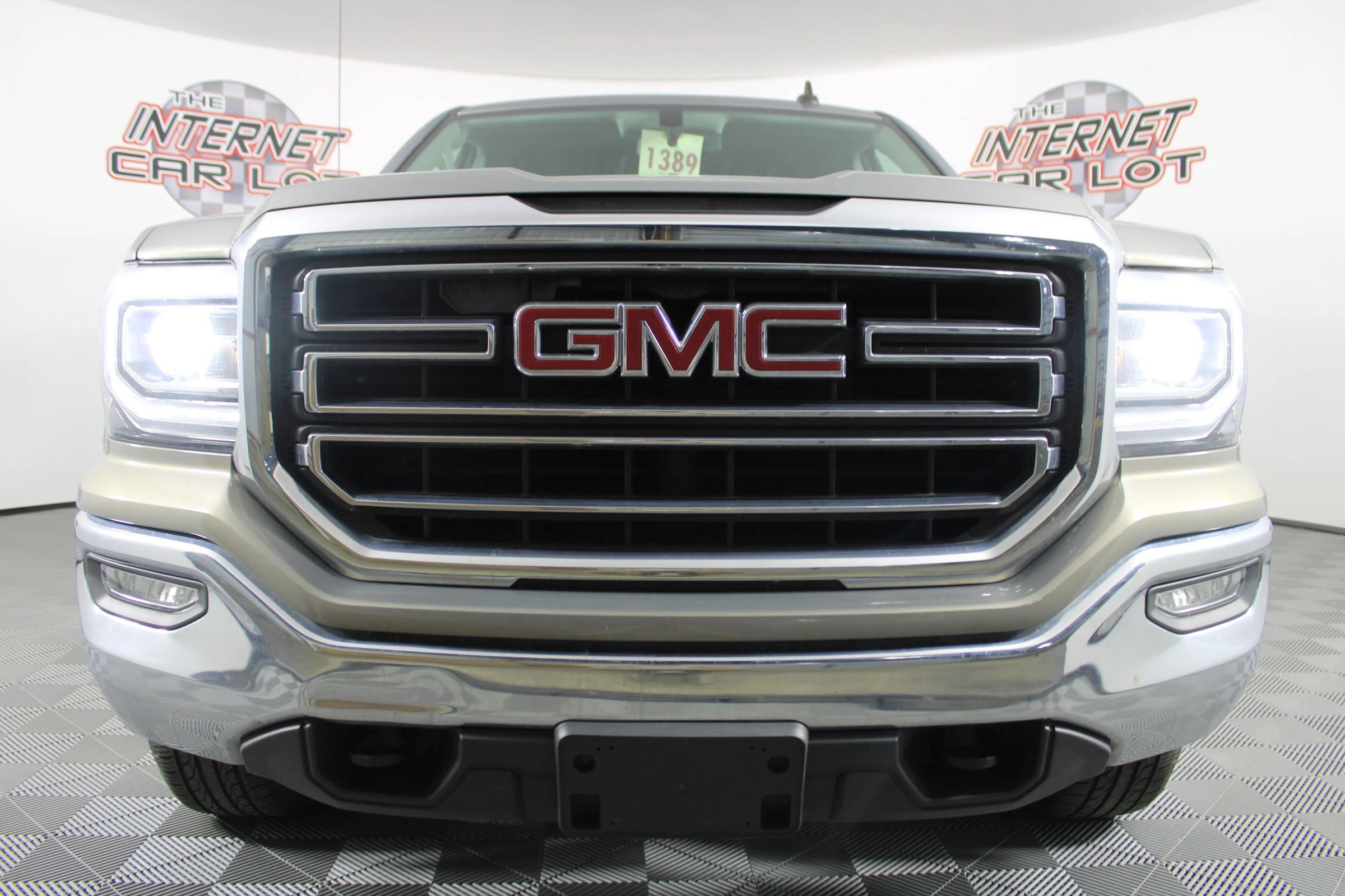 Used 2017 GMC Sierra 1500 SLE w/ SLE Value Package AWD/4WD image 2