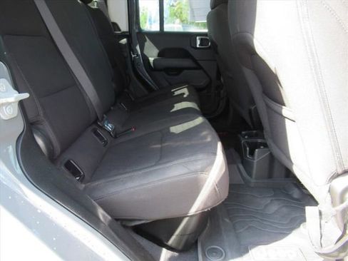Used 2023 Jeep Gladiator Overland w/ LED Lighting Group AWD/4WD image 31