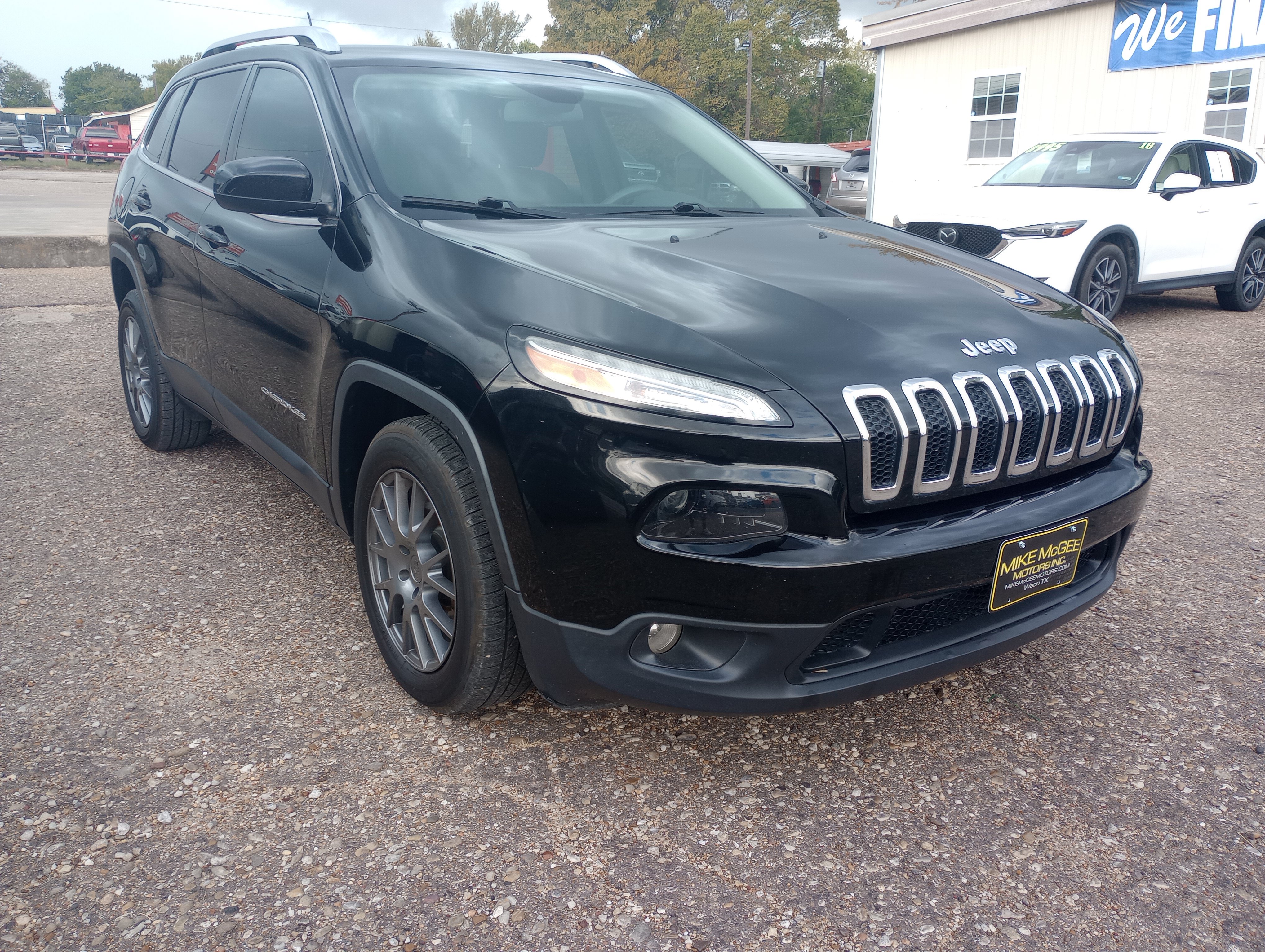 Used 2018 Jeep Cherokee Latitude FWD image 1