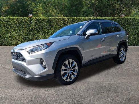 Used 2021 Toyota RAV4 XLE Premium image 8