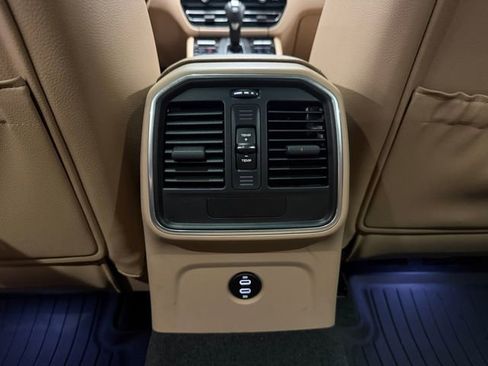 Certified 2023 Porsche Macan AWD/4WD image 28