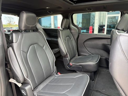 Used 2026 Chrysler Pacifica Limited image 30
