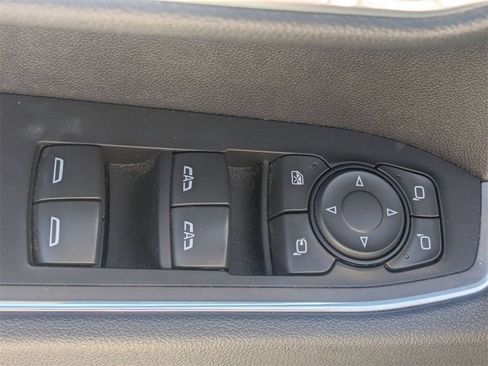 Used 2025 GMC Sierra 1500 SLT RWD image 12