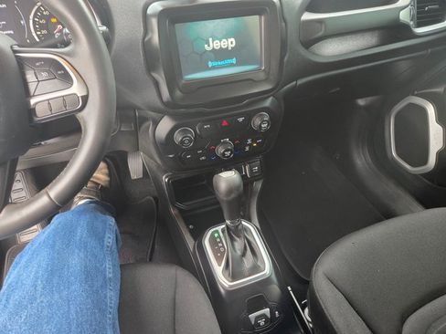 Used 2018 Jeep Renegade Latitude image 2