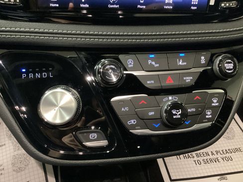 New 2026 Chrysler Pacifica Select FWD image 30