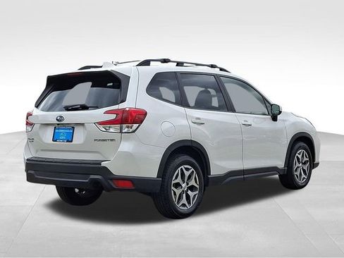 Used 2021 Subaru Forester Premium image 6