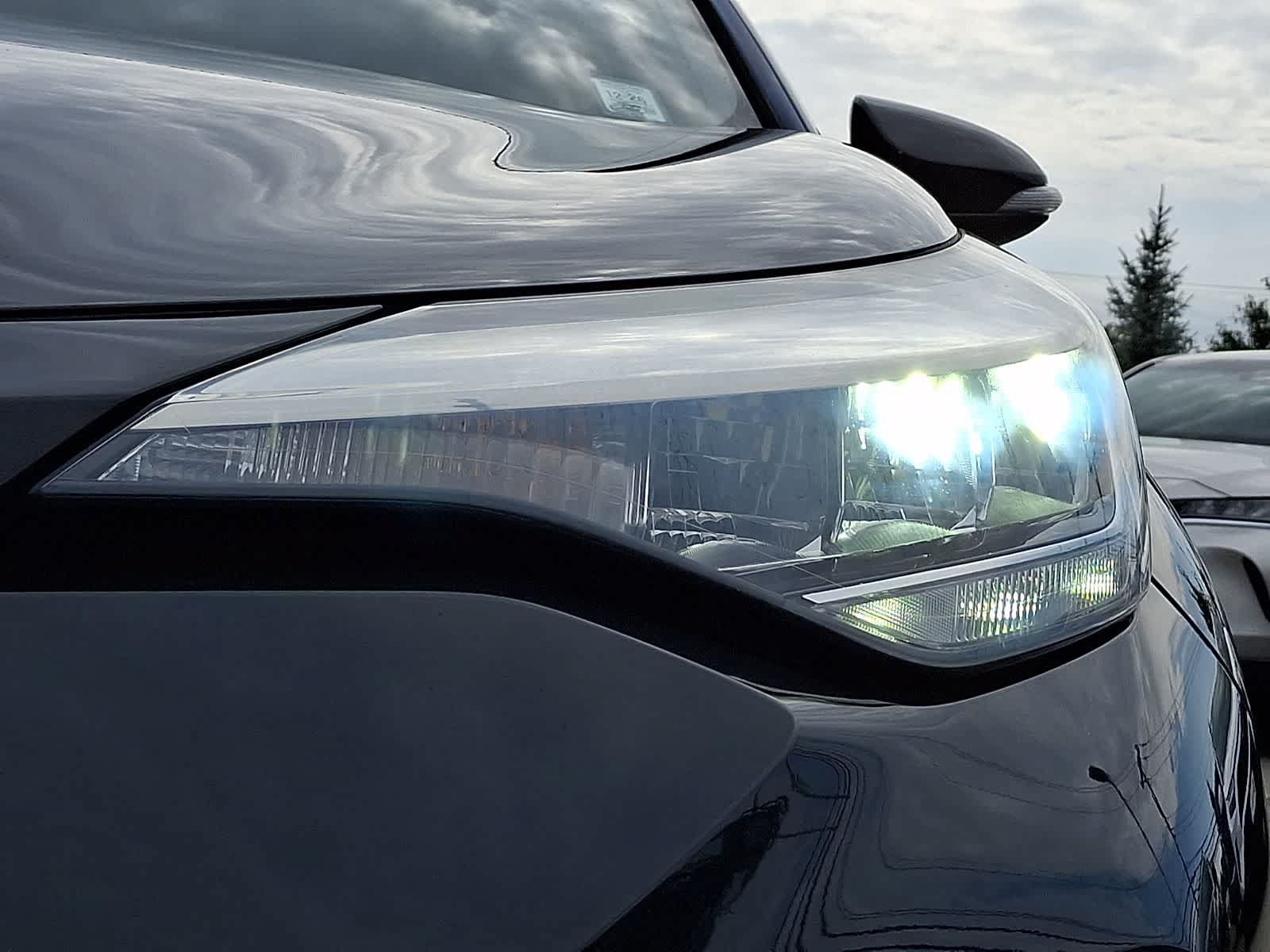 Used 2020 Toyota C-HR XLE FWD image 11