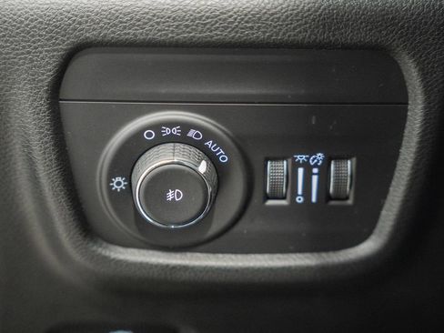 Used 2023 Jeep Grand Cherokee Limited w/ Black Appearance Package AWD/4WD image 43
