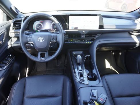 Used 2025 Toyota Crown Signia w/ Advanced Technology Package AWD/4WD image 2