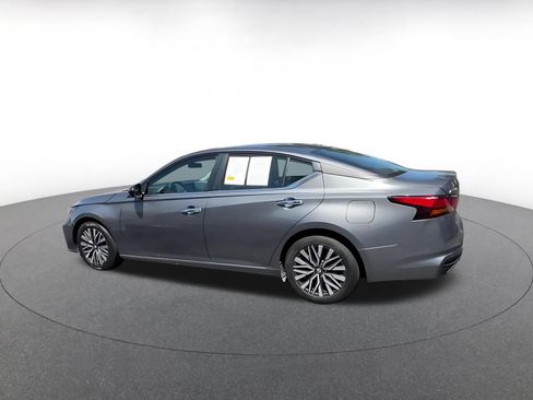 Used 2025 Nissan Altima 2.5 SV FWD image 8