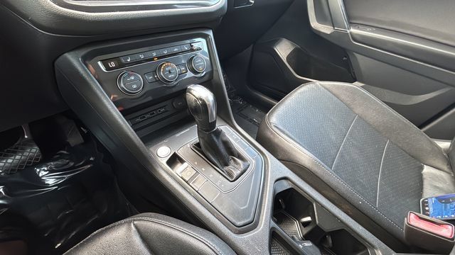 Used 2020 Volkswagen Tiguan SE w/ Panoramic Sunroof Package FWD image 14