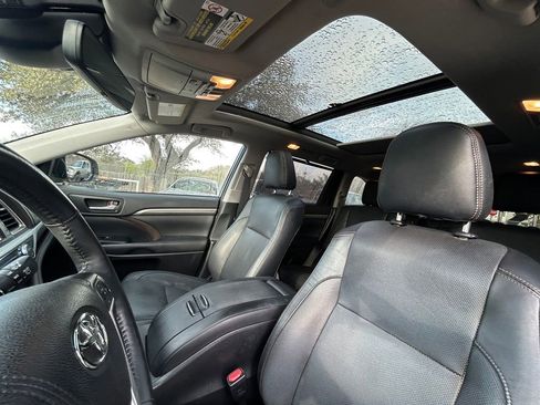 Used 2019 Toyota Highlander Limited Platinum AWD/4WD image 12