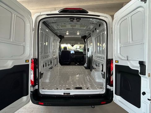 Used 2024 Ford E-Transit Base image 11