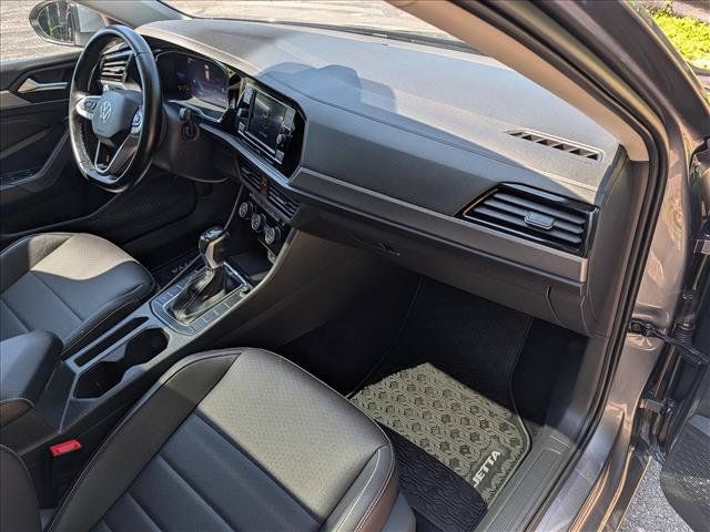 Certified 2023 Volkswagen Jetta SE w/ Panoramic Sunroof Package FWD image 13
