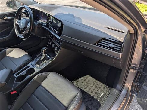 Certified 2023 Volkswagen Jetta SE w/ Panoramic Sunroof Package FWD image 13