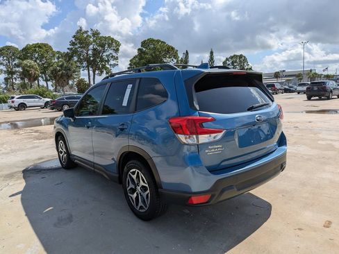 Used 2021 Subaru Forester Premium AWD/4WD image 6