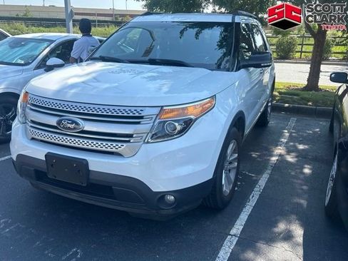 Used 2014 Ford Explorer XLT w/ Equipment Group 202A AWD/4WD image 2
