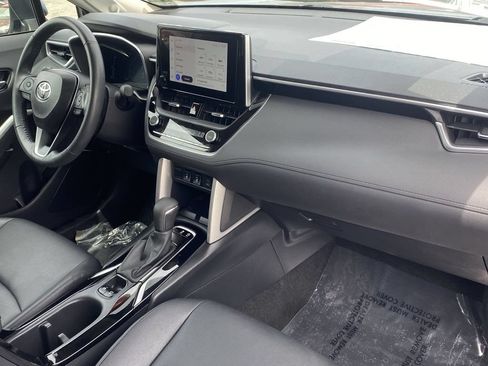 Certified 2024 Toyota Corolla Cross XLE w/ Convenience Package FWD image 17