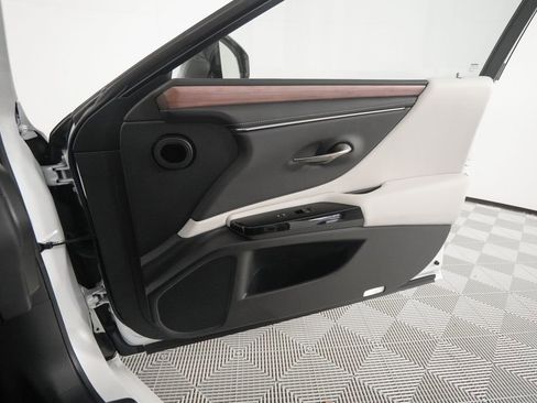 Certified 2025 Lexus ES 350 w/ Premium Package image 21