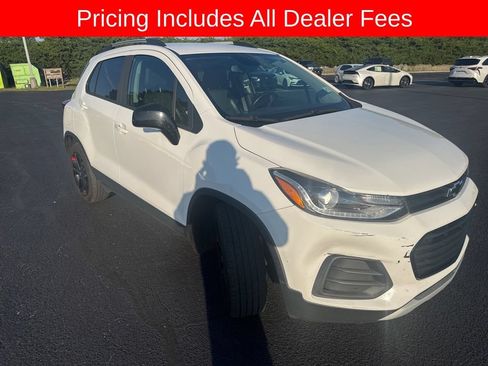 Used 2020 Chevrolet Trax LT w/ Redline Edition FWD image 3