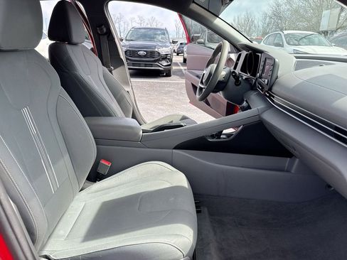 Used 2021 Hyundai Elantra SEL image 21