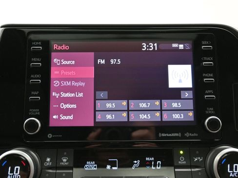 Used 2021 Toyota Highlander XLE AWD/4WD image 31