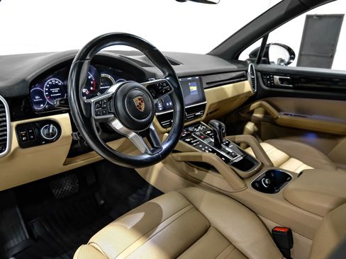 Used 2019 Porsche Cayenne Sport Utility 4D image 18
