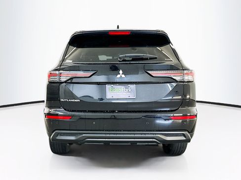 Used 2025 Mitsubishi Outlander ES image 7