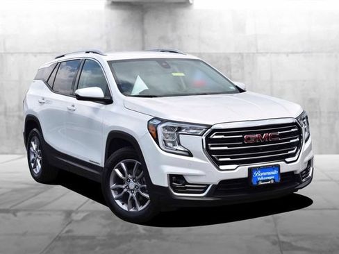 Used 2022 GMC Terrain SLT w/ Tech Package FWD image 2