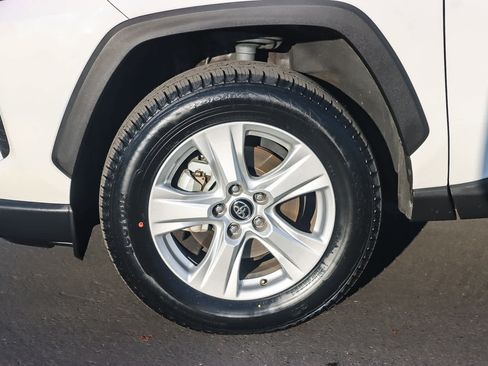 Used 2020 Toyota RAV4 XLE image 9