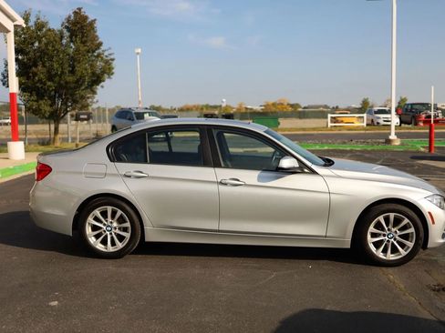 Used 2018 BMW 320i xDrive Sedan w/ Convenience Package AWD/4WD image 4