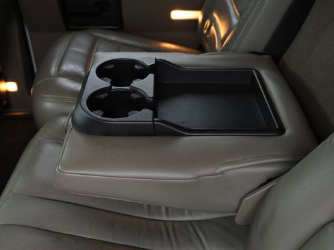 Used 2003 HUMMER H2 w/ Preferred Equipment Group image 9