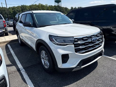 Used 2026 Ford Explorer Active RWD image 2