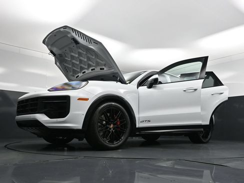 New 2026 Porsche Cayenne GTS AWD/4WD image 38