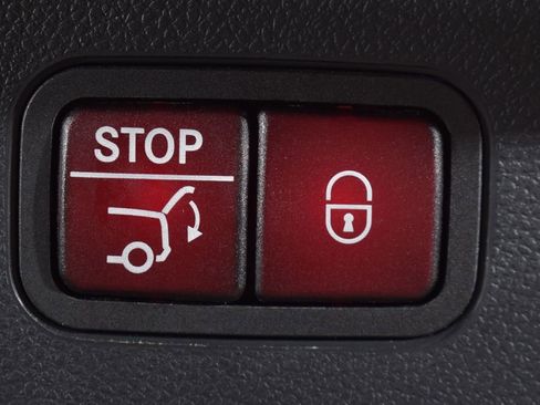 Used 2018 Mercedes-Benz GLC 300 4MATIC image 5