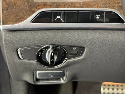 Used 2018 Mercedes-Benz S 560 Sedan image 19
