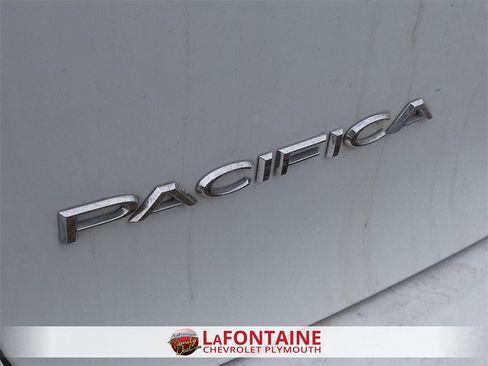 Used 2023 Chrysler Pacifica Limited image 32