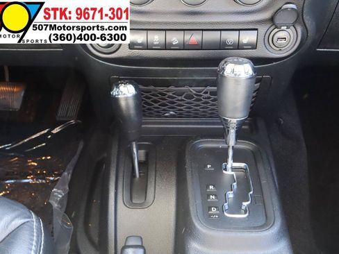 Used 2013 Jeep Wrangler Unlimited Sahara w/ Connectivity Group AWD/4WD image 19
