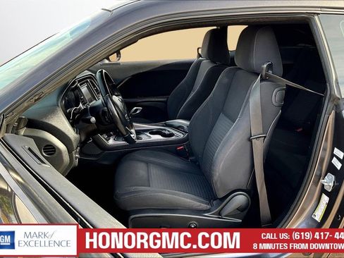 Used 2018 Dodge Challenger SXT w/ Blacktop Package image 21